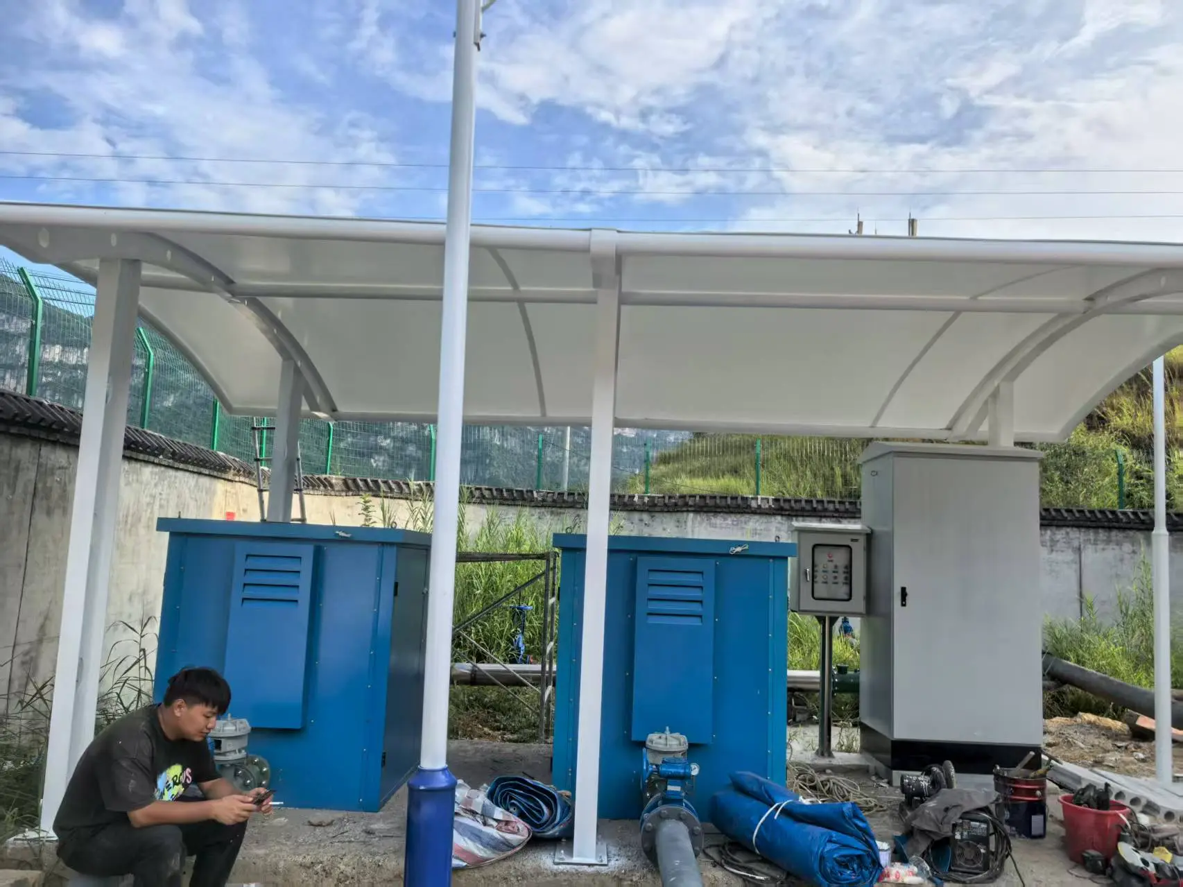 贵州贵阳膜结构棚怎么选？多雨高湿山区，避开低价铁皮棚与劣质膜材坑